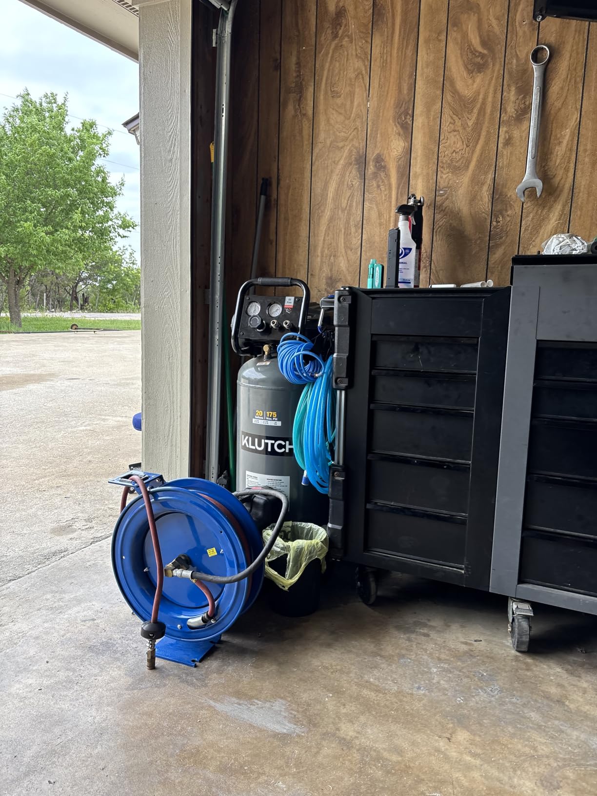 Klutch 20-Gallon Air Compressor, 2 HP, 120 Volts, 175 PSI customer photo 2