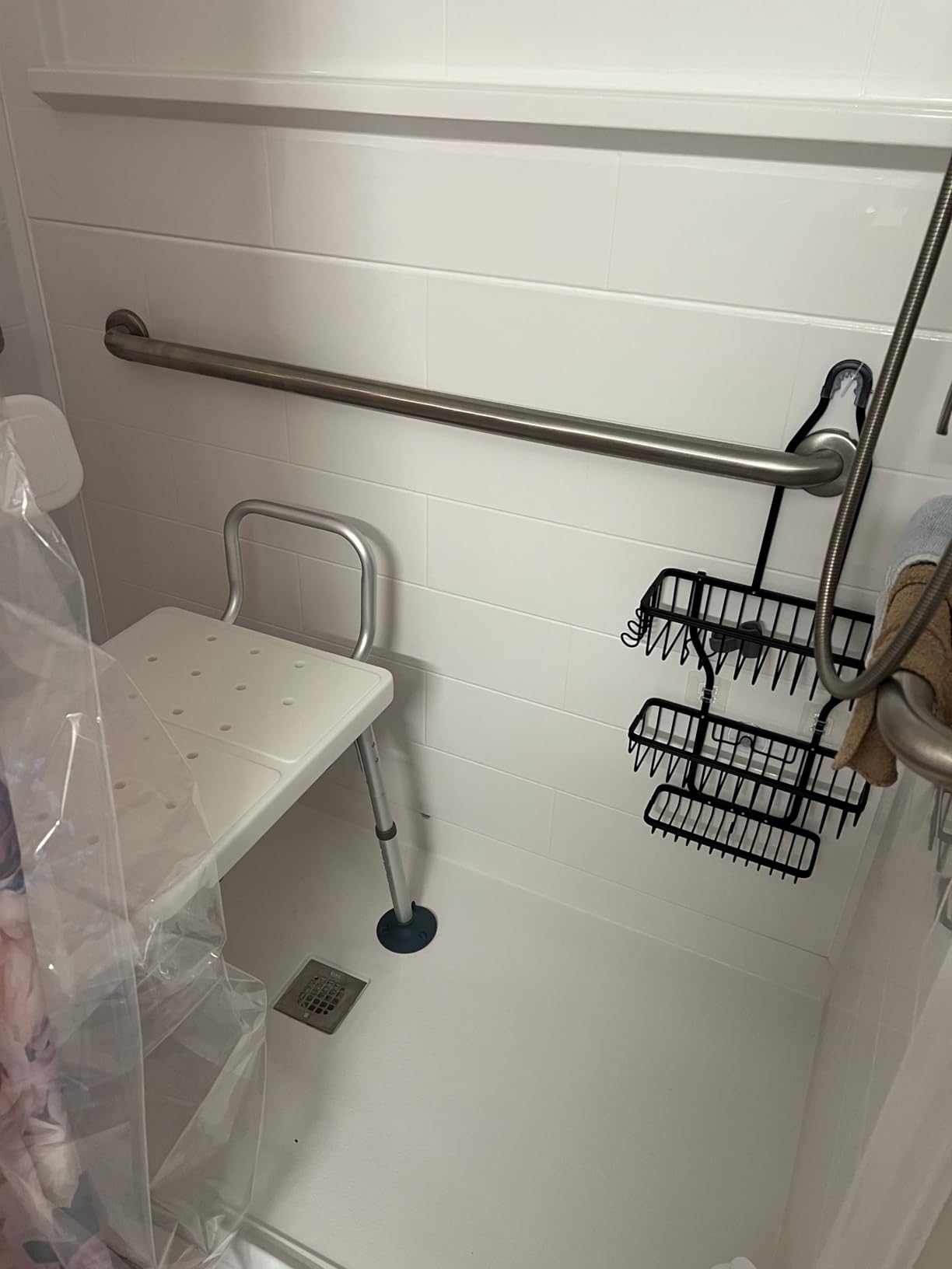 VEVOR Sliding Tub Transfer Bench with 360 Degree Swivel Seat (400LBS) customer photo 1