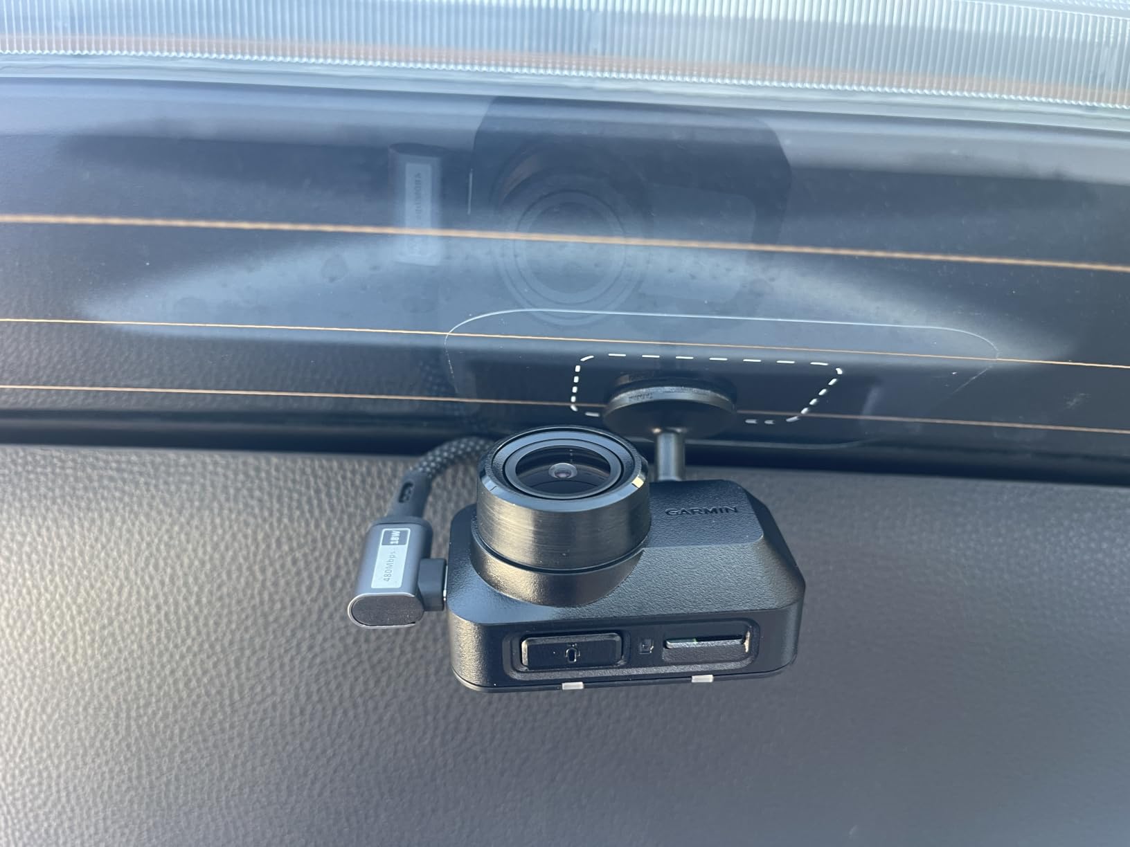 Garmin Dash Cam Mini 3, Ultracompact 1080p HD Dash Cam customer photo 2