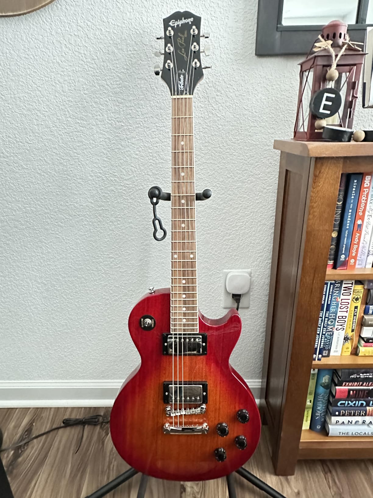 Epiphone Les Paul Tribute Lefty, Heritage Cherry Sunburst customer photo 2