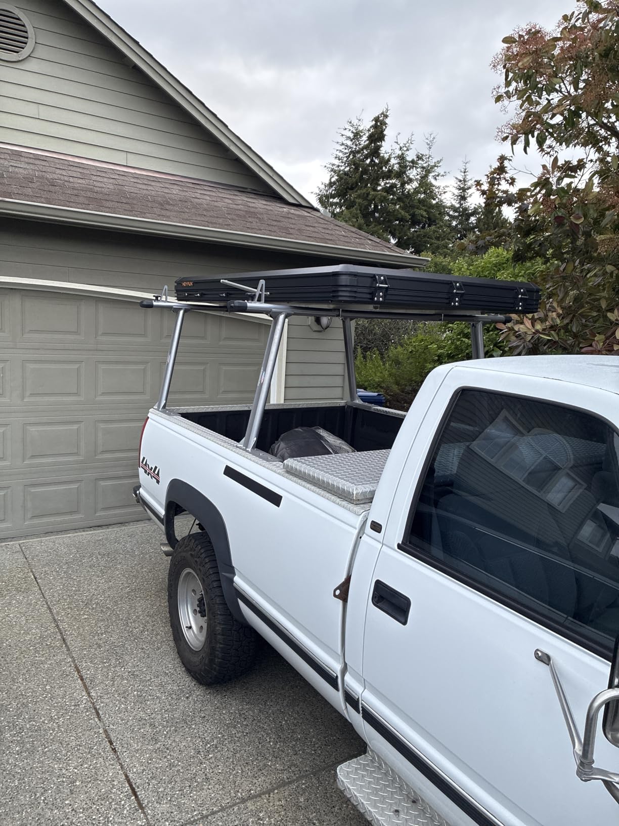 Adventurer Pro Rooftop Tent Hard Shell with Side Awning & LED Light Strip, 2-3 Person Roof Top Tent for 4 Season Camping, Aluminum Pop Up Roof Tent for Truck Jeep SUV Van Trailer customer photo 1