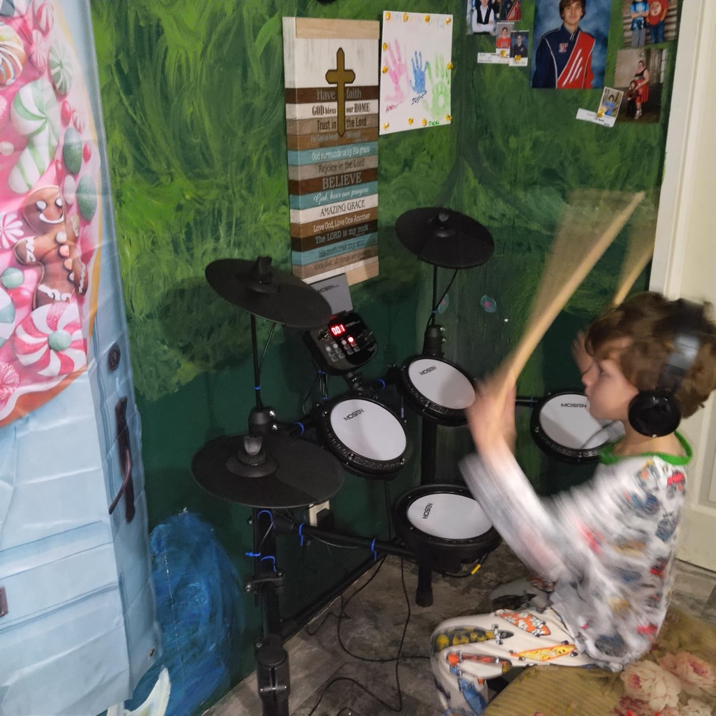 MOSEN Electric Drum Set, Quiet Mesh Drum Pads, Dual-Zone Snare, 195+ Sounds, Phone Holder, Sticks, Headphones, USB MIDI, 2 Pedals, 25 Electronic Drums Kit for Beginner, MED-X3S customer photo 1