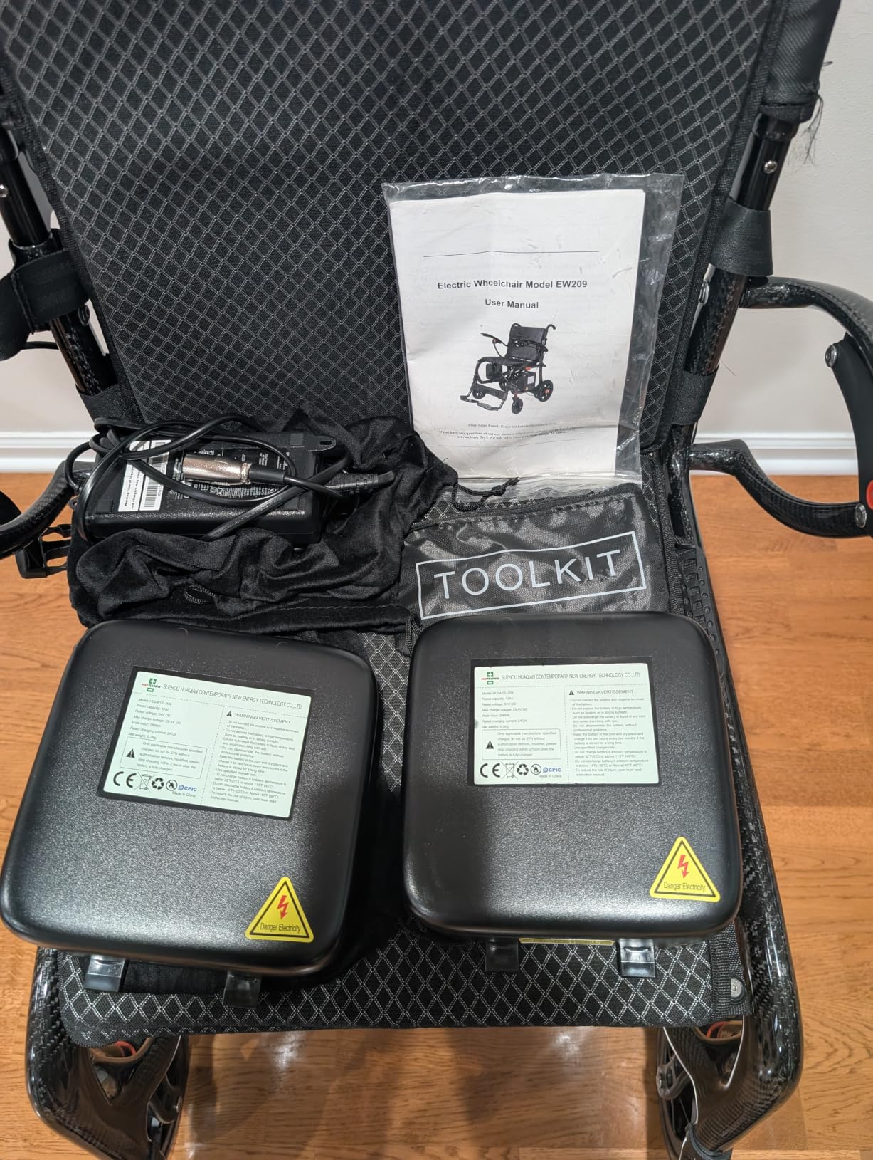 FreeWink 28lbs Ultralight 28 Miles Long Range Carbon Fiber Travel Electric Wheelchair with 2 Lithium Batteries for All Terrain customer photo 2
