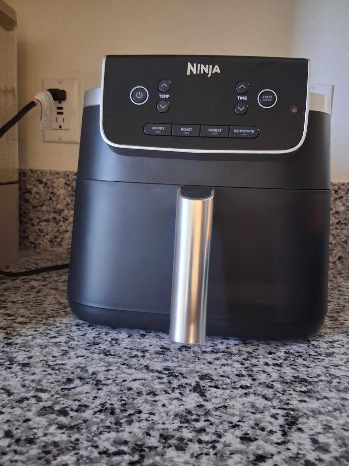 Ninja Air Fryer Pro, 5 Qt, 5-in-1, Grey, AF142 | Air fry, bake, roast, reheat, dehydrate, 1750W, 400F max, Fits 4 lbs fries, Dishwasher-safe customer photo 1