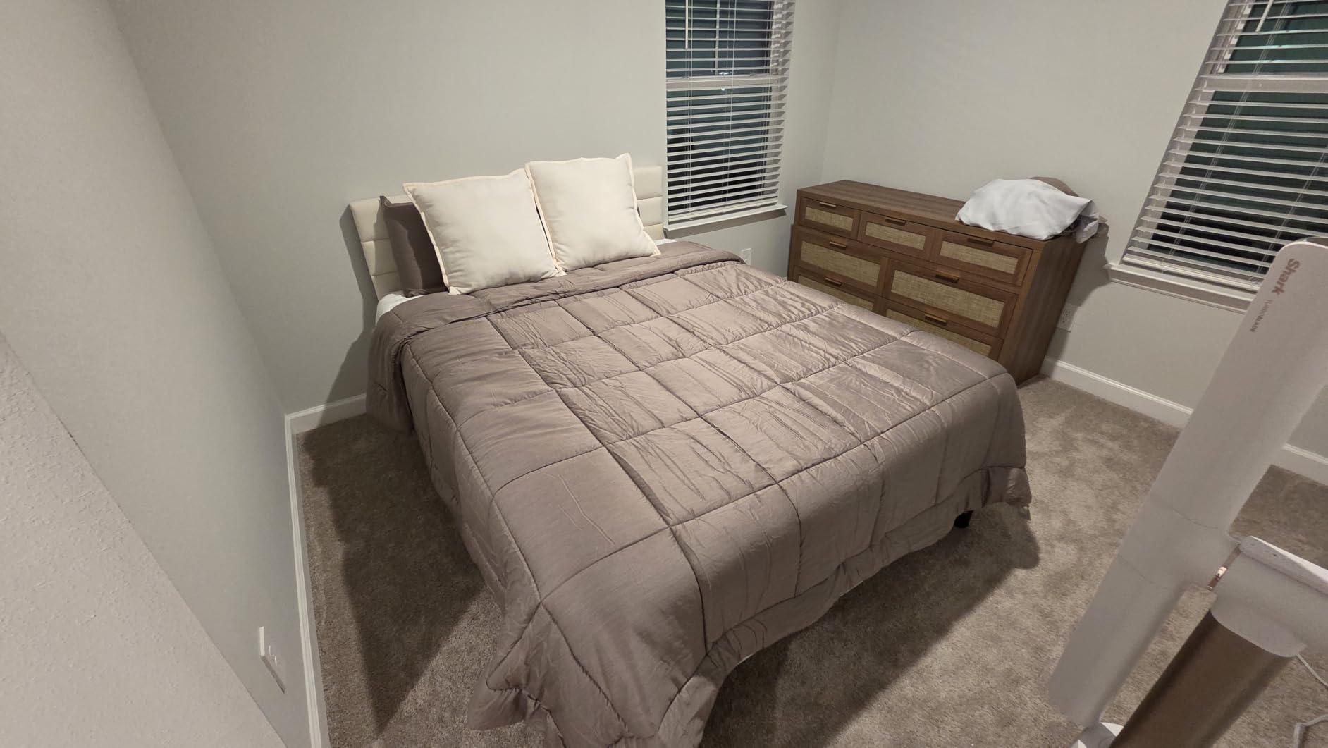 Fluest Queen Bed Frame, Platform Bed Frame with Velvet Upholstered Headboard, No Box Spring Needed, Sturdy Metal Support, Noise Free, Easy Assembly, Modern Bedroom Furniture, Beige customer photo 1