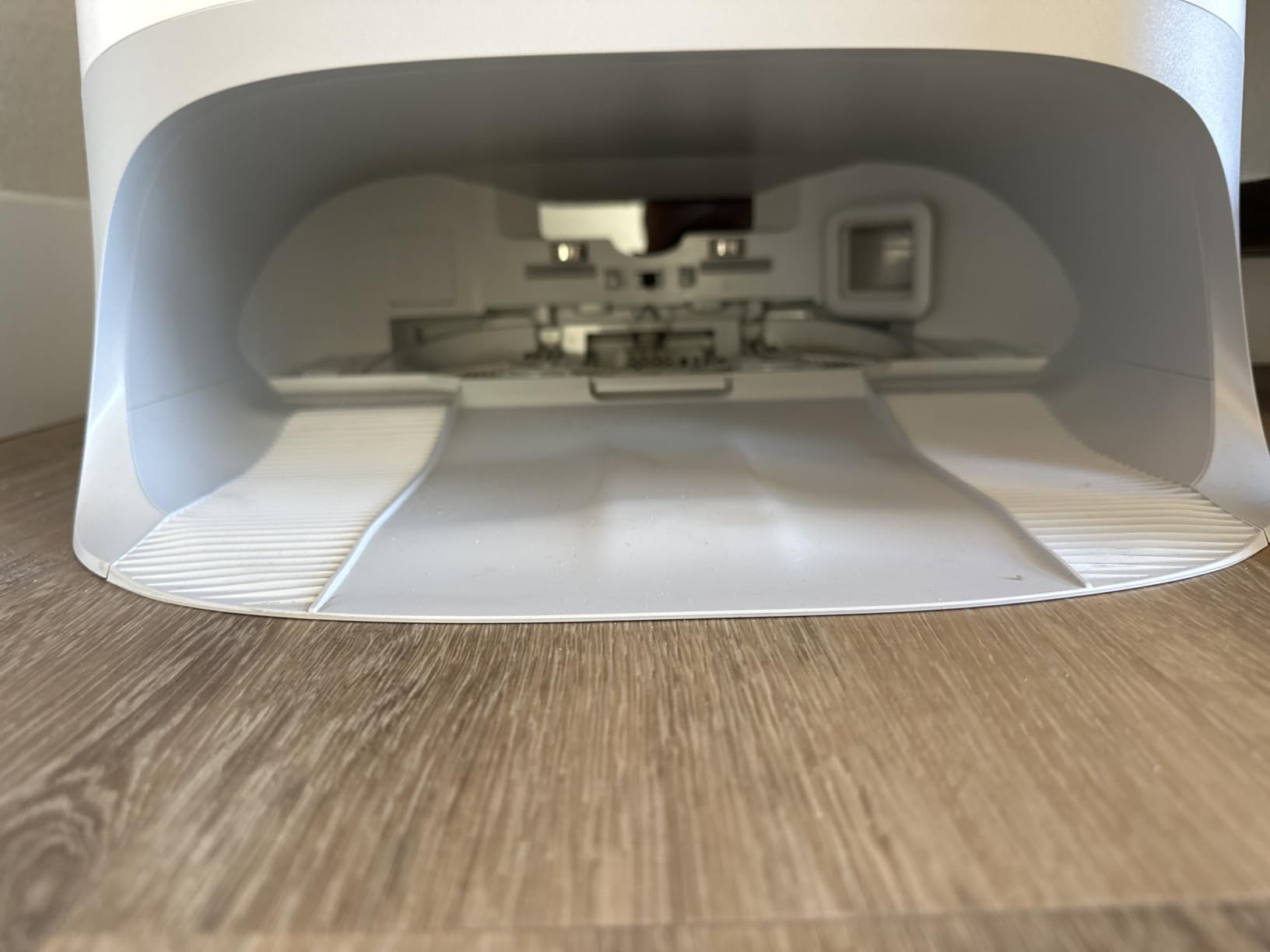 roborock Qrevo CurvX Robot Vacuum and Mop, 22,000Pa Suction, 3.14'' Ultra Slim, Zero-Tangling Design, Reactive AI Obstacle Recognition, AdaptiLift Chassis, Auto Hot Water Mop Washing & Drying customer photo 1
