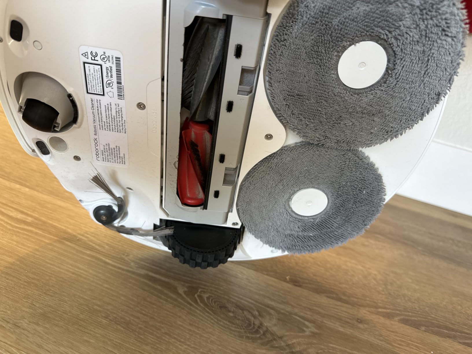 roborock Qrevo CurvX Robot Vacuum and Mop, 22,000Pa Suction, 3.14'' Ultra Slim, Zero-Tangling Design, Reactive AI Obstacle Recognition, AdaptiLift Chassis, Auto Hot Water Mop Washing & Drying customer photo 2