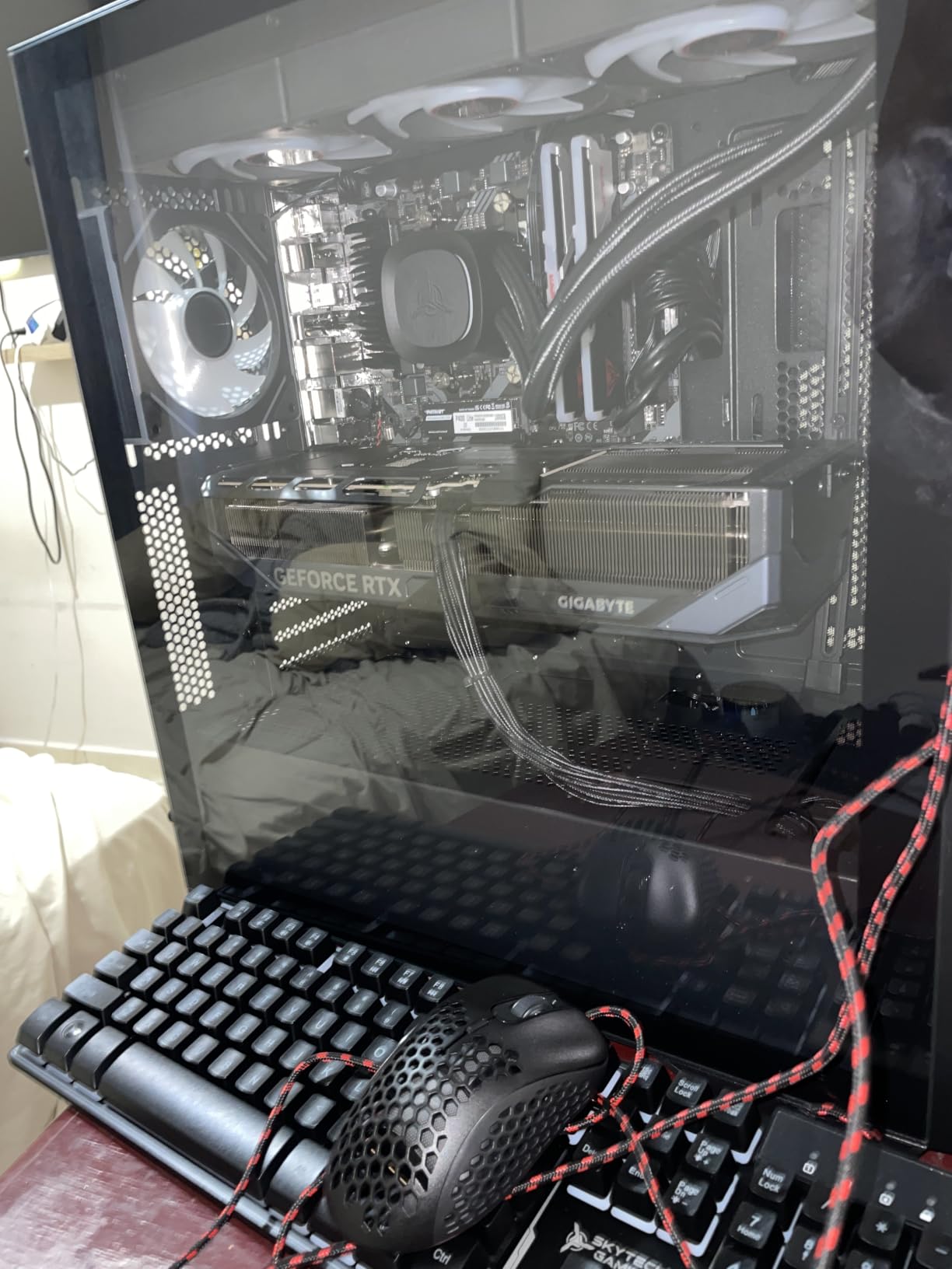 Skytech Gaming PC Rampage, Ryzen 7 9700X, RTX 5070 Ti, 32GB RAM, 1TB SSD, Windows 11, DDR5 5600, 850W GOLD ATX 3 PSU, 360 ARGB AIO, Wi-Fi 5 customer photo 2
