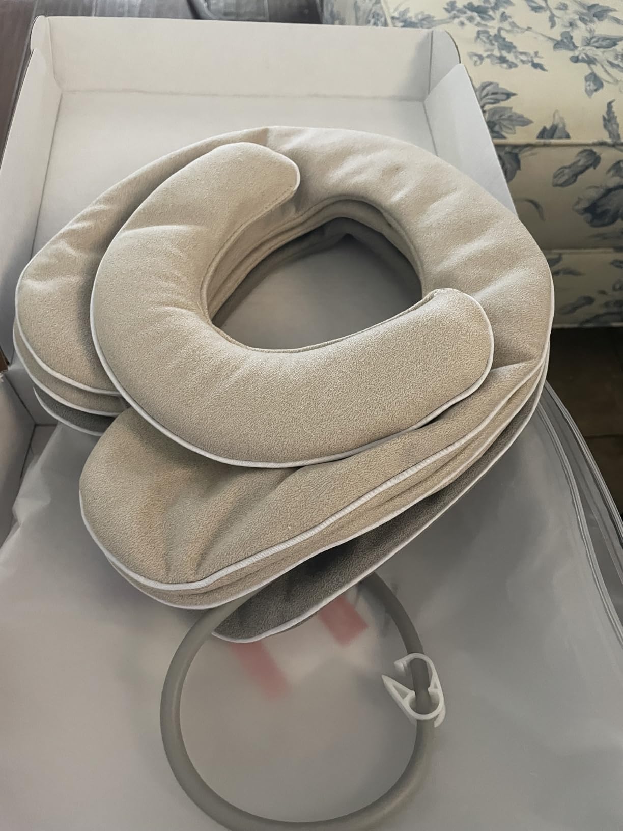 Neck Stretcher with Brace - Inflatable Cervical Traction Device for Neck Pain Relief, Adjustable Neck Support Pillow and Decompression Tool with 3+1 Chin Rest, Portable for Home, Office & Travel Use customer photo 1