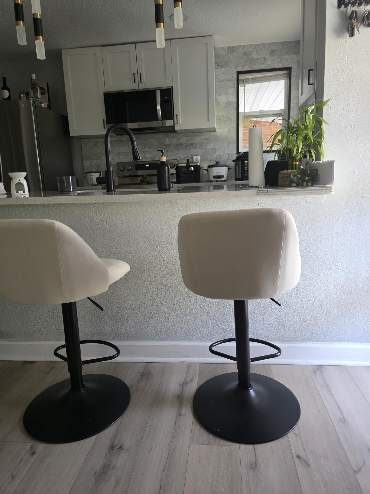 COLAMY Bar Stools Set of 4, Modern Swivel Bar Chairs, Adjustable Upholstered Barstools Counter Height with Full Backrest for Bar, Dining Room, Kitchen Island, Beige customer photo 2