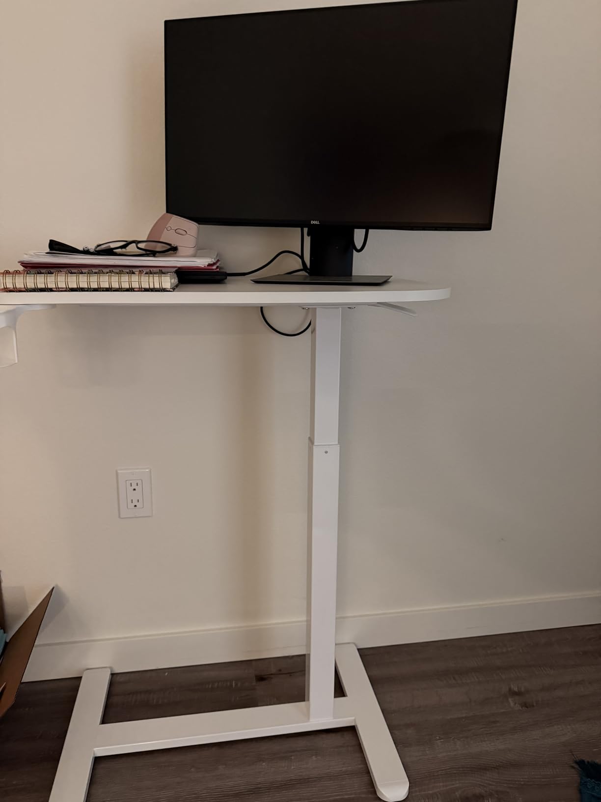 HUANUO 28Inch Bedside Table with Wheels, Height-Adjustable Rolling Computer Cart, Overbed Table with Cup Holder, Pneumatic Laptop Standing Desk for Home Office, White customer photo 2