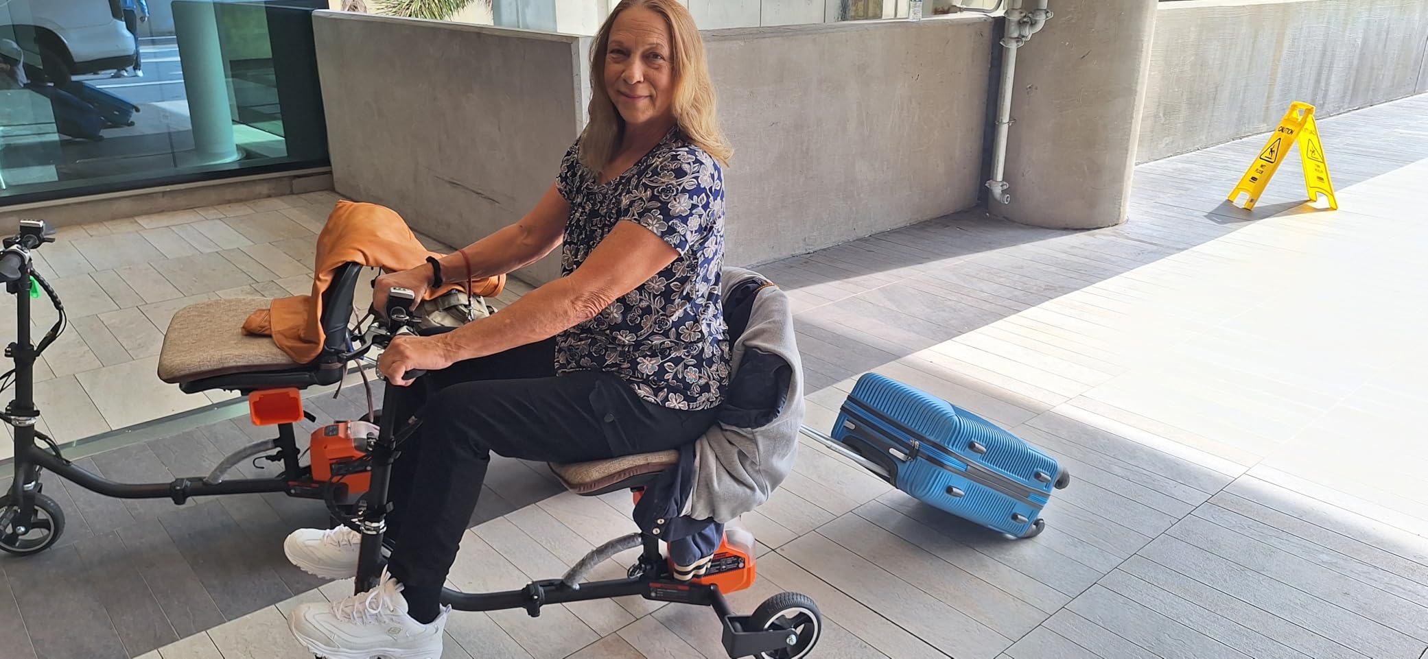 SuperHandy Foldable Mobility Scooter for Adults, 3 Wheel, One Battery | 3-wheel Passport scooter offers a 13-mile range and swappable 48V 2Ah battery for travel and daily mobility customer photo 1