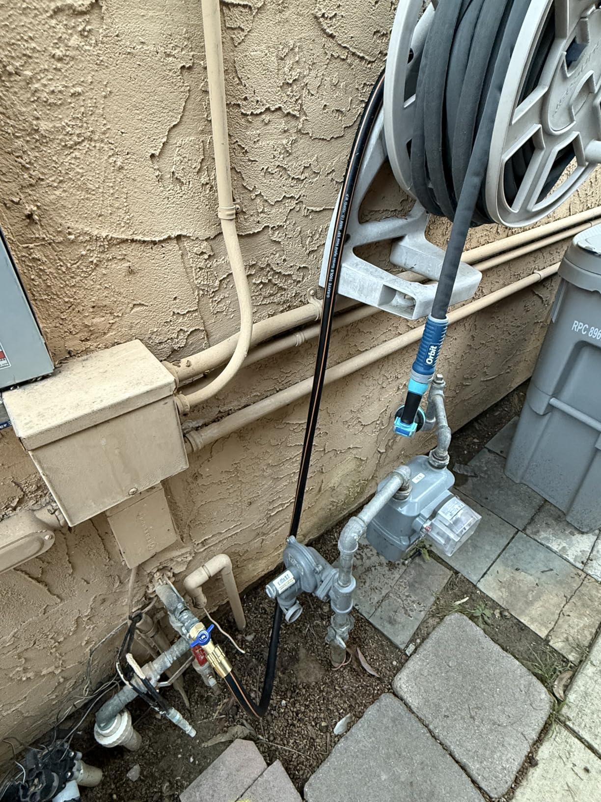 Giraffe Tools Wall Mounted Pressure Washer, 1800W Motor, 2900 PSI 2.2 GPM, Automatic Rewind, 100ft Hose customer photo 2