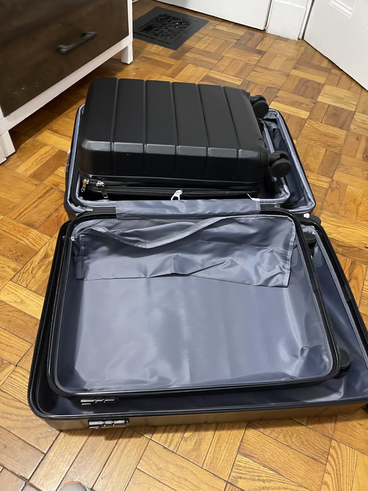 YOETEY Luggage Sets 3 Piece, Expandable Hardshell Suitcase with TSA Lock & Silent Spinner Wheels, Lightweight Hardside Travel Suitcase Set for International Trips (20/24/28 in, White) customer photo 2