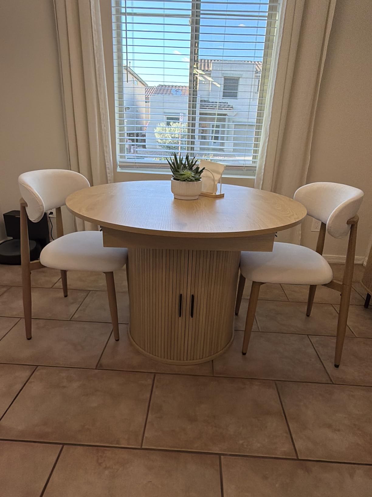 Vipbear Extendable Dining Table 43-59 Inch for 4-6 People, Solid Wood Top with Fluted Slide Door and 8-Compartment Storage, Space Saving Round Dining Room Kitchen Dinner Tables Furniture with Pedestal Base customer photo 1