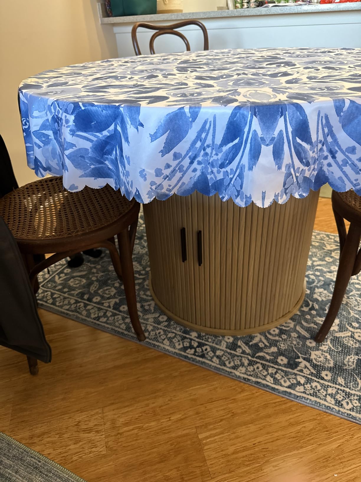 Vipbear Extendable Dining Table 43-59 Inch for 4-6 People, Solid Wood Top with Fluted Slide Door and 8-Compartment Storage, Space Saving Round Dining Room Kitchen Dinner Tables Furniture with Pedestal Base customer photo 2