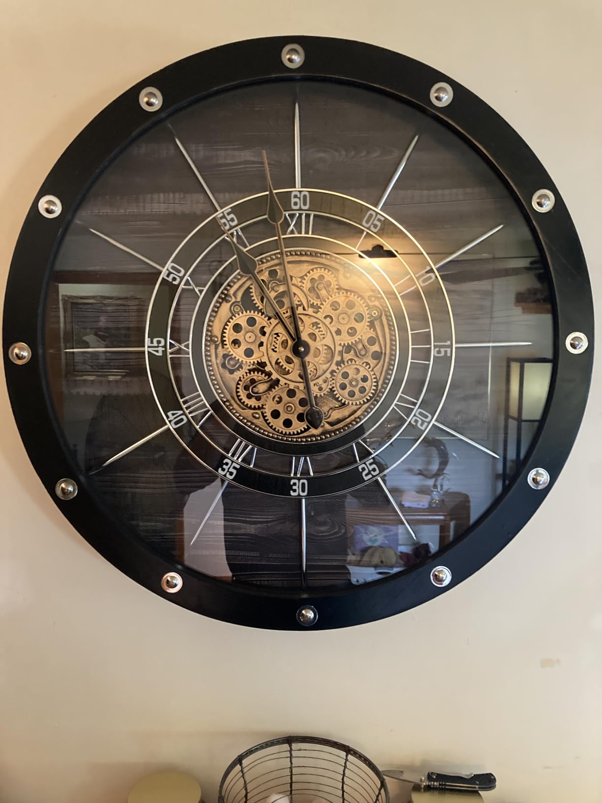 HOIBAI Wall Clock, 24 Inch Moving Gears Clock Large Wall Clock for Living Room Decor Rustic Vintage Industrial Steampunk Farmhouse Big Clock for Home Kitchen Bedroom Office customer photo 1
