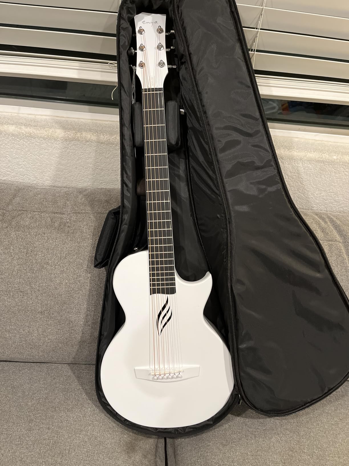 Enya NOVA GO Carbon Fiber 35-Inch Acoustic Travel Guitar, Black customer photo 2