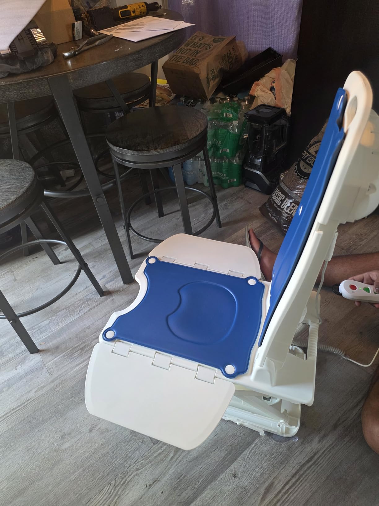 Pterying Electric Chair Lift for Elderly, Floor to Chair Transfer Aid, IPX8 Waterproof, Max Load 308 LBS, Heavy Duty Bath Lift, Assisted Transfer for Seniors (Bathtub/Bedroom/Living Room) customer photo 1