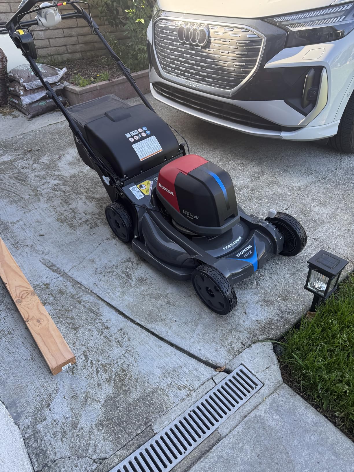 Honda HRX-BV 21-Inch Walk Behind Battery Powered Lawn Mower (HRX217YXBVKA4) | Variable Speed Self Propelled Lawn Mower with 2.2 Bushel Capacity, Easy-Off Grass Bag, Clean Cuts in Thick and Tall Grass customer photo 2
