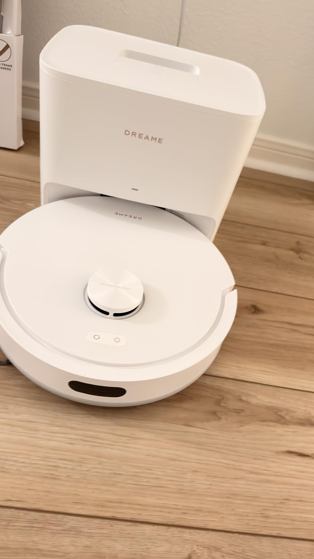 DREAME D20 Air Plus Robot Vaccum and Mop Combo with 20,000Pa Suction, Anti-Tangling Tech, Auto-Emptying Dock, Deep Carpet Cleaning and Smart Navigation Black customer photo 1