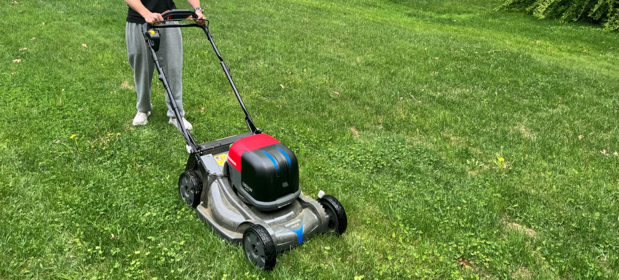 Honda HRX-BE 21-Inch Walk Behind 12 AH Battery Powered Lawn Mower with 2 Battery Bays, Variable Speed Self Propelled Lawn Mower with 2.2 Bushel Capacity, Easy-Off Grass Bag (HRX217YXBEXA6) customer photo 1