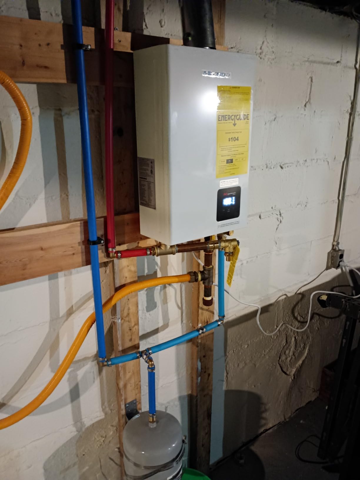 MIZUDO 199,000 BTU Natural Gas Tankless Water Heater, Max 10.3 GPM, Indoor, WiFi & APP Control, Non-Condensing for Large Families Whole House customer photo 1