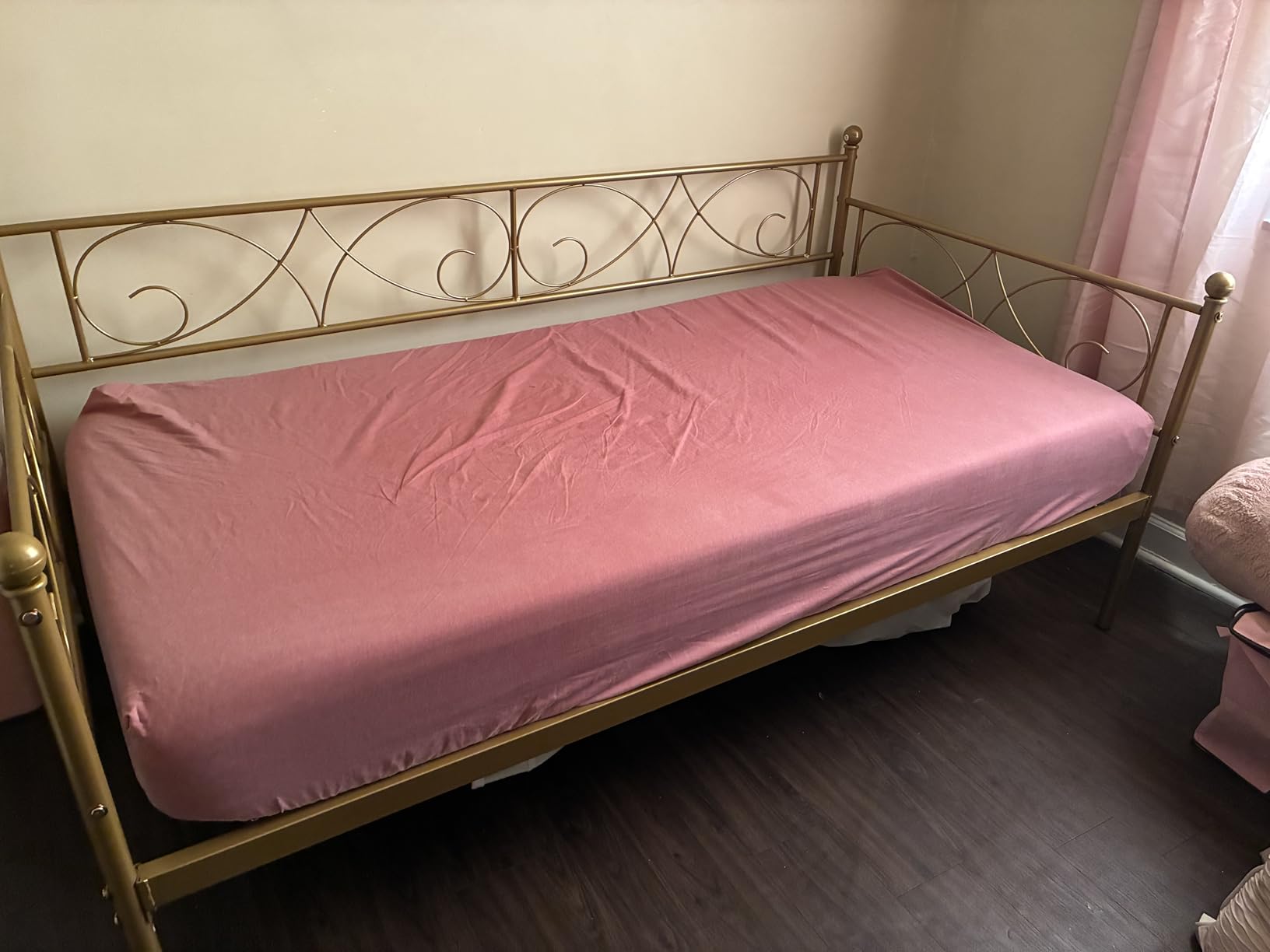 Daybed with Trundle Bed, Twin Size Day Bed with Floral Headboard, Metal Sofa Bed Frame with Pull-Out Trundle, Heavy Duty Steel Slats Supports, for Living Room, Guest Room, Black customer photo 1