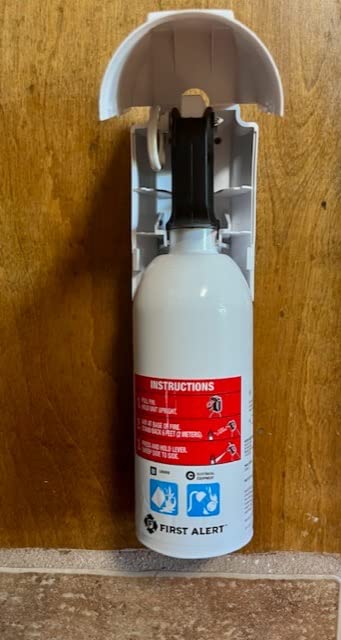 FIRST ALERT KITCHEN5 Fire Extinguisher, KFE2S5, UL RATED 5-B:C, White, 1-Pack customer photo 1
