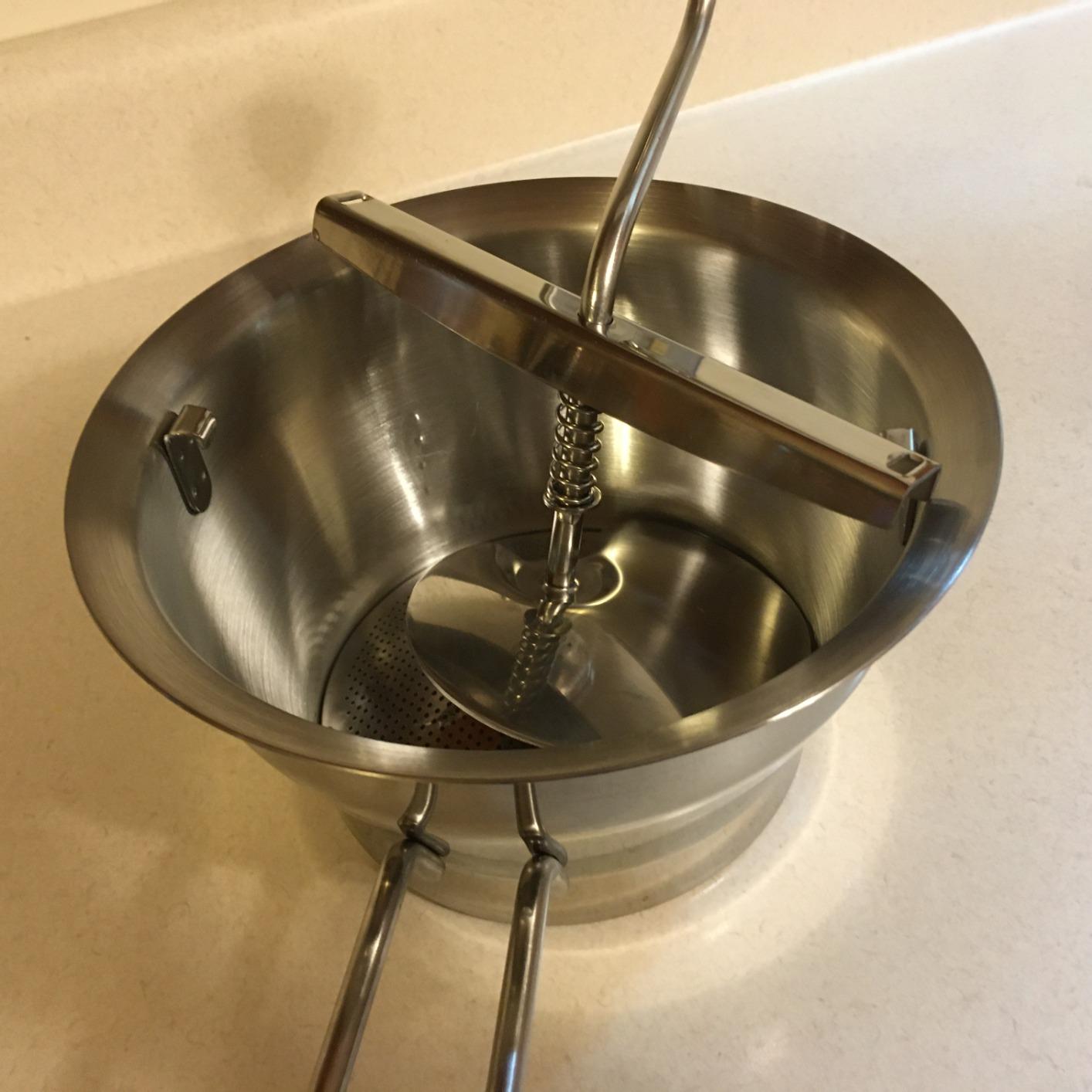 Küchenprofi Stainless Steel Food Mill, Silver, Large, 18/10 Steel, 4 Interchangeable Discs, Strainer for Sauce, 15.5x8.75x4.75 inches, 0.4 kg customer photo 2
