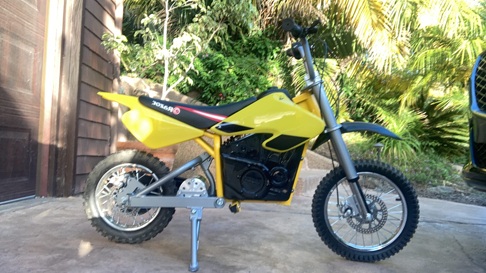 Razor MX650 Dirt Rocket Off-Road Motocross Bike - 36V Electric Ride-On, Up to 17 mph, Dual Suspension, Hand-Operated Dual Brakes, Twist Grip Throttle customer photo 1