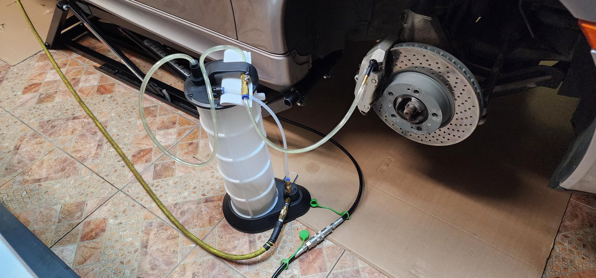 Mityvac MV7300 Pneumatic 2.3 Gallon Venturi Vacuum Pump Fluid Evacuator, Uses Compressed Air, Chemical-Resistant Polyethylene, Air Shut-Off Valve, Overflow Prevention, Quick-Drain Spout, Large Base customer photo 2