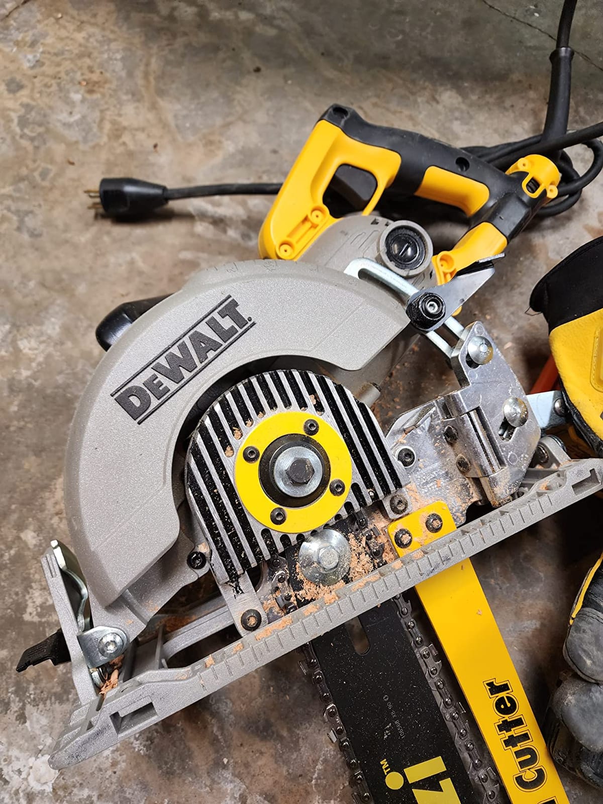 DEWALT Circular Saw, 6-1/2-Inch, TrackSaw Kit (DWS520K) customer photo 1