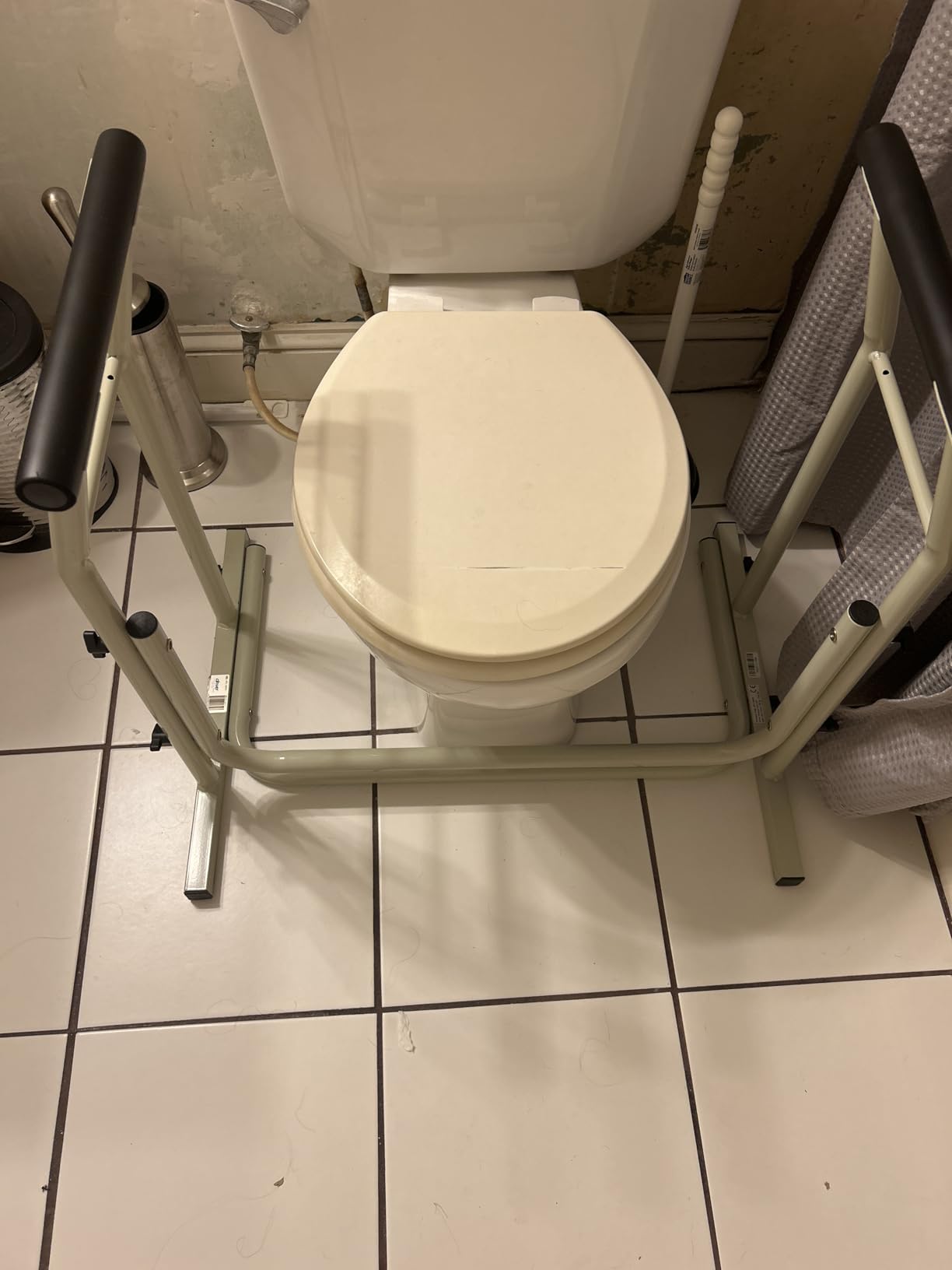 Drive Medical RTL12079 Toilet Safety Frame, Bathroom Grab Bar for Toilets, Freestanding Toilet Rail for Stability, For Users Up to 300 Pounds, White customer photo 2
