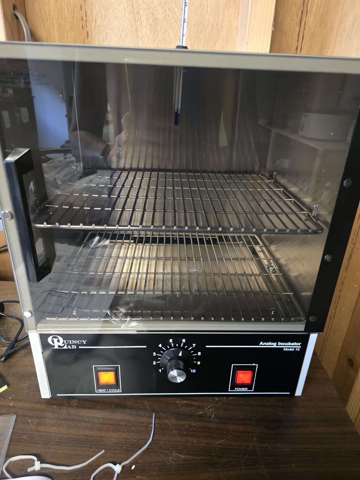 Quincy Lab 10-140 Acrylic Door Analog Incubator, Gravity Convection, 0.7 Cubic feet, Amb.+2C-62C, 115V customer photo 2