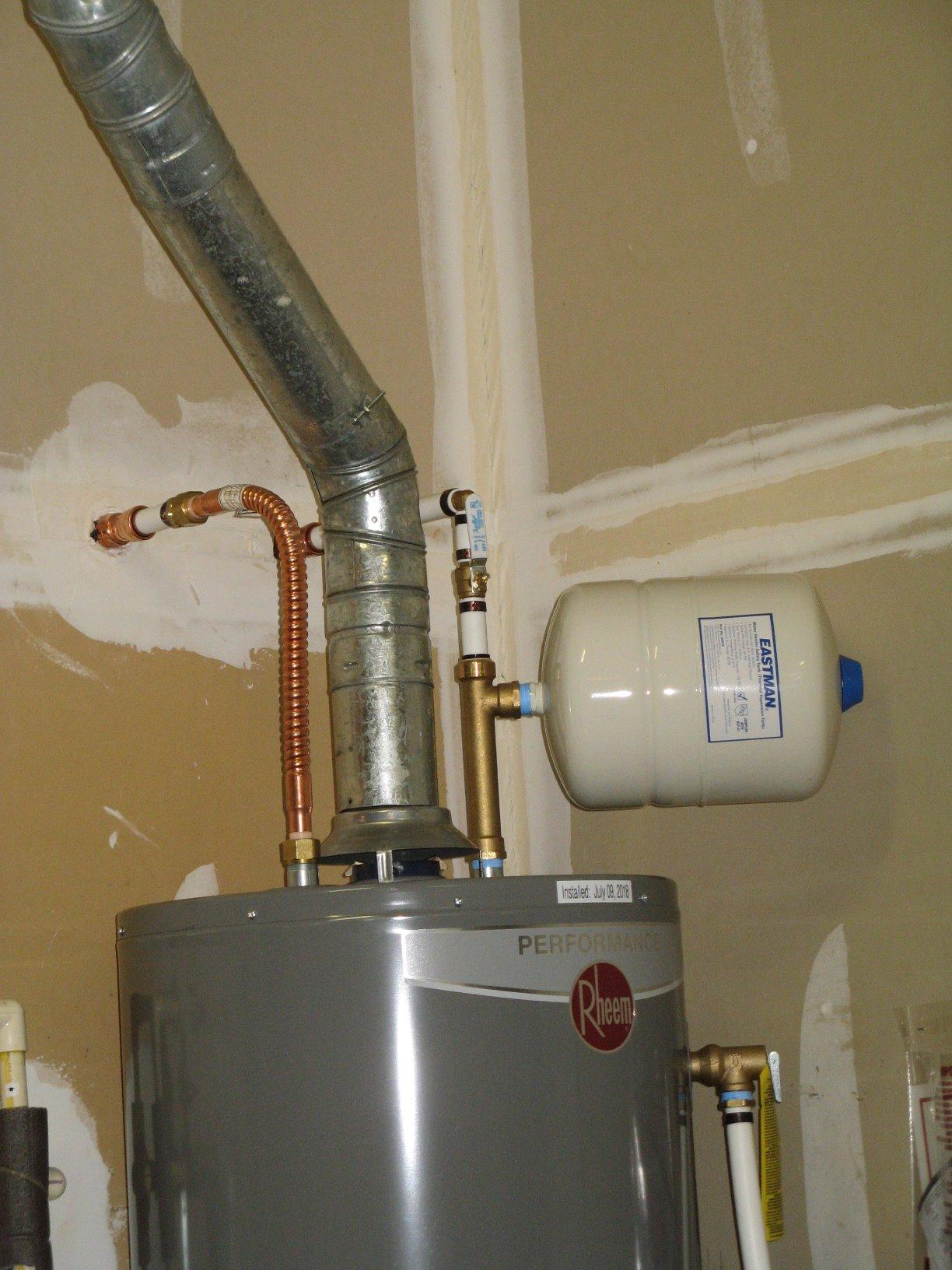 Eastman Thermal Expansion Tank, 4.5 gal, 3/4 in MIP Connection, 60023 customer photo 1