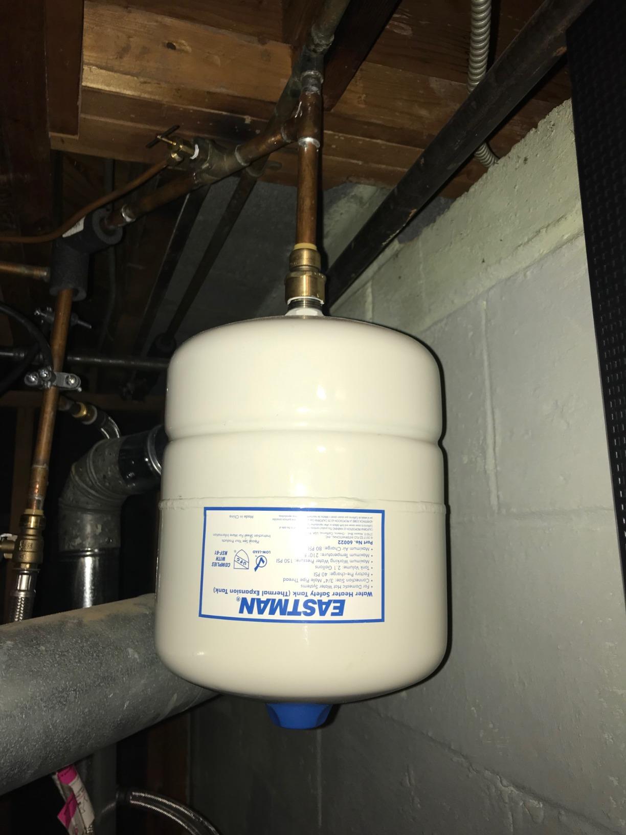 Eastman Thermal Expansion Tank, 4.5 gal, 3/4 in MIP Connection, 60023 customer photo 2