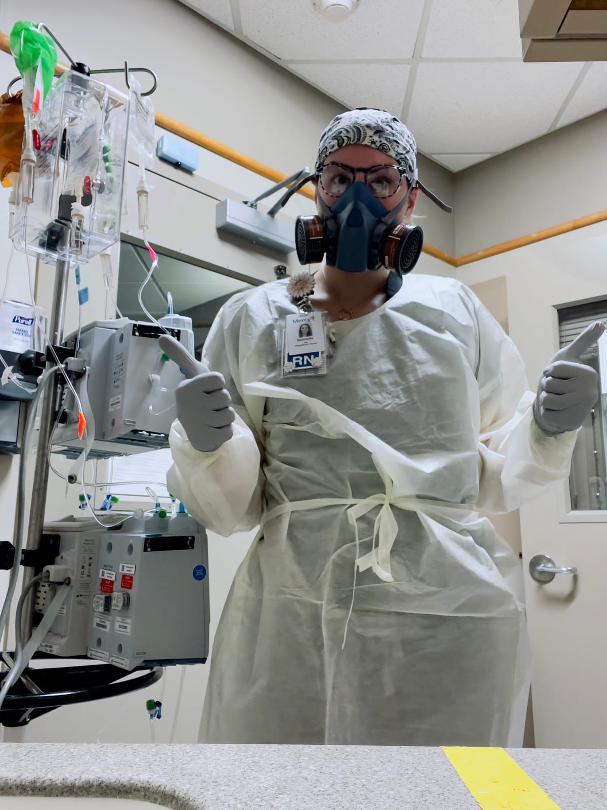 3M Reusable Respirator Half Facepiece 7502, NIOSH, Medium | 3M Cool Flow Valve, Dual Airline Supplied Air Compatible, Integrated Dropdown Suspension, Bayonet Connections customer photo 1