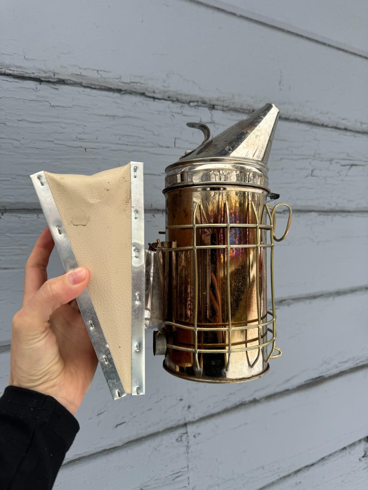 VIVO Large Stainless Steel Bee Hive Smoker, BEE-V001L | Heat Shield, Beekeeping Equipment, Tool Kit customer photo 1