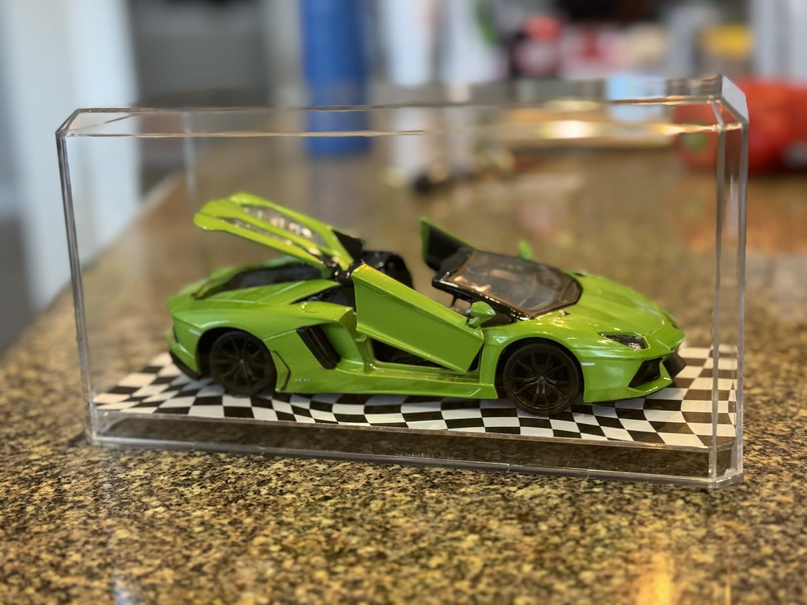 Maisto Assembly Line Lamborghini Aventador Roadster Die Cast Model Kit (1:24 Scale) customer photo 1