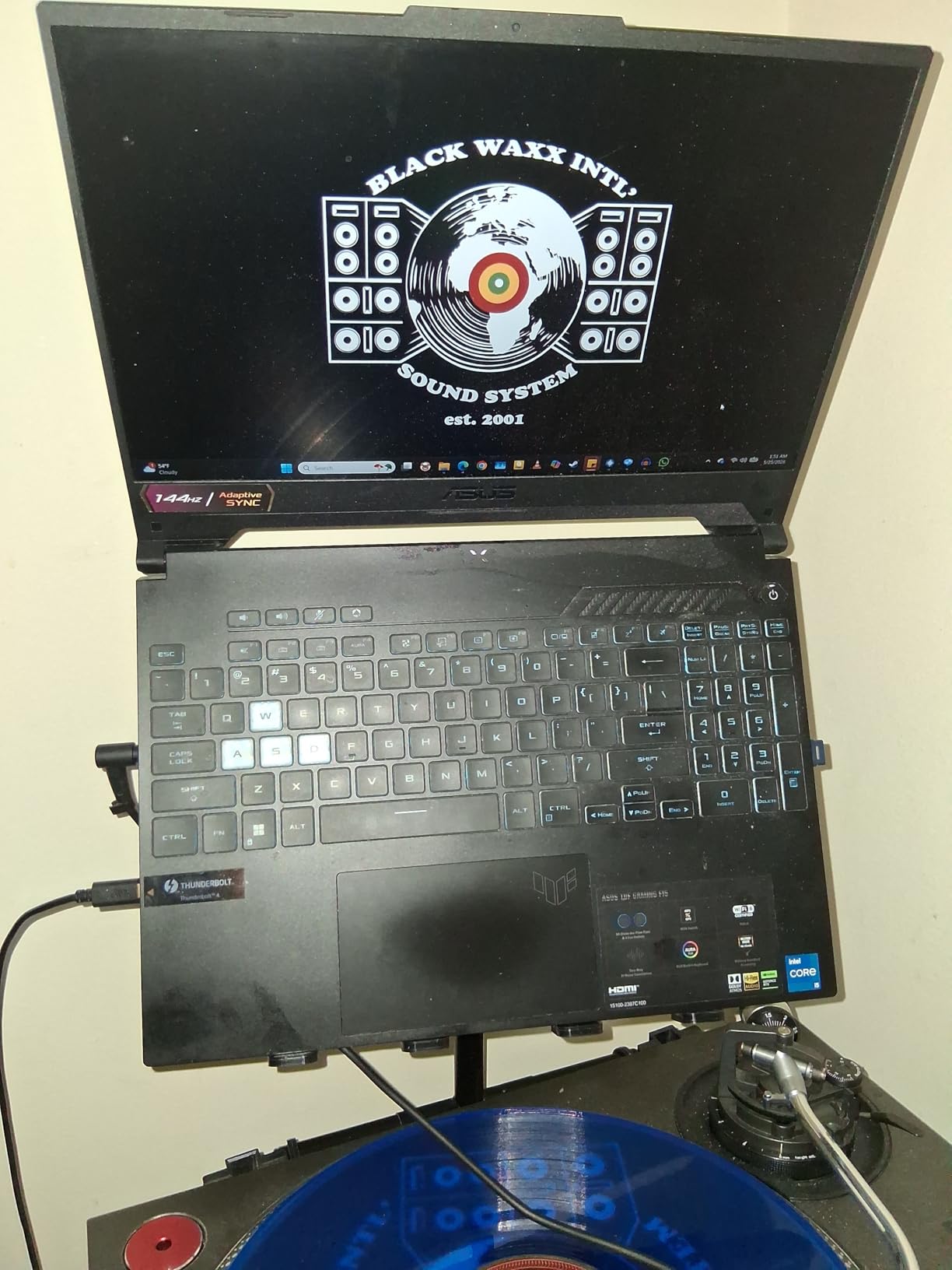 Pyle Portable Folding Laptop Stand - Adjustable Angle, Foldable Height and Four Prong Anti-Slip Tray for DJ Mixer (PLPTS55) customer photo 1