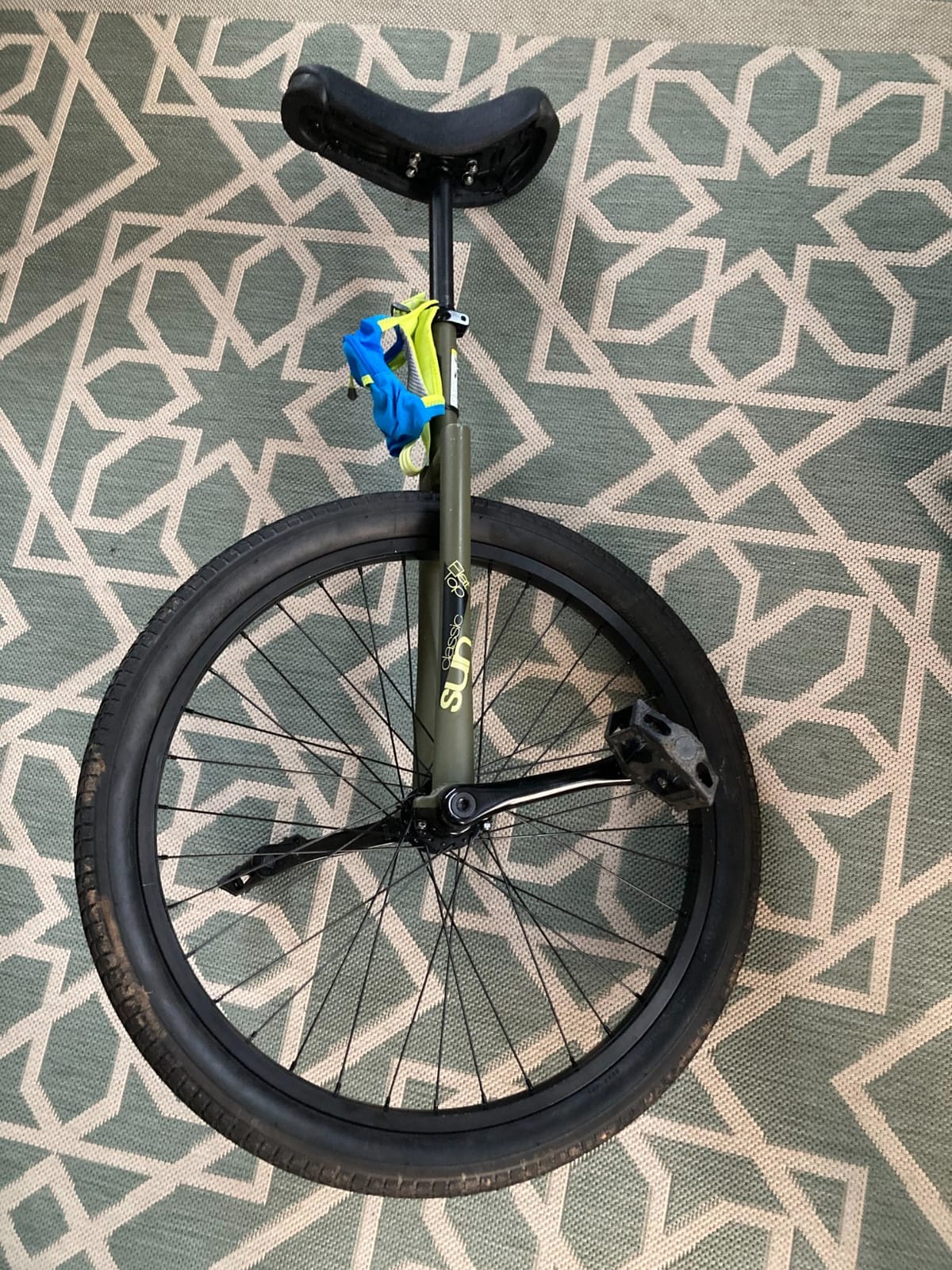 SUN BICYCLES Flat Top 24 24in Unicycle 20in Army Green customer photo 2
