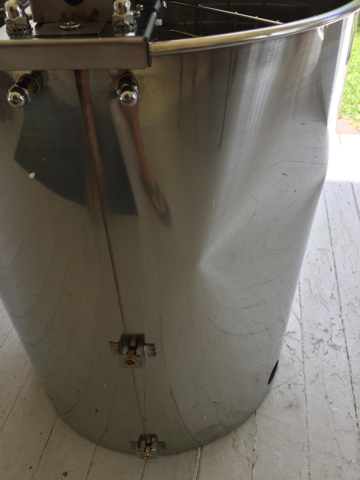 VIVO Electric Honey Extractor 8 Frame Rack, BEE-V004E | 4 Deep Frames, Food Grade, Stainless Steel, Honey Processing Equipment, Powered Honeycomb Drum Spinner, Transparent Lid customer photo 1