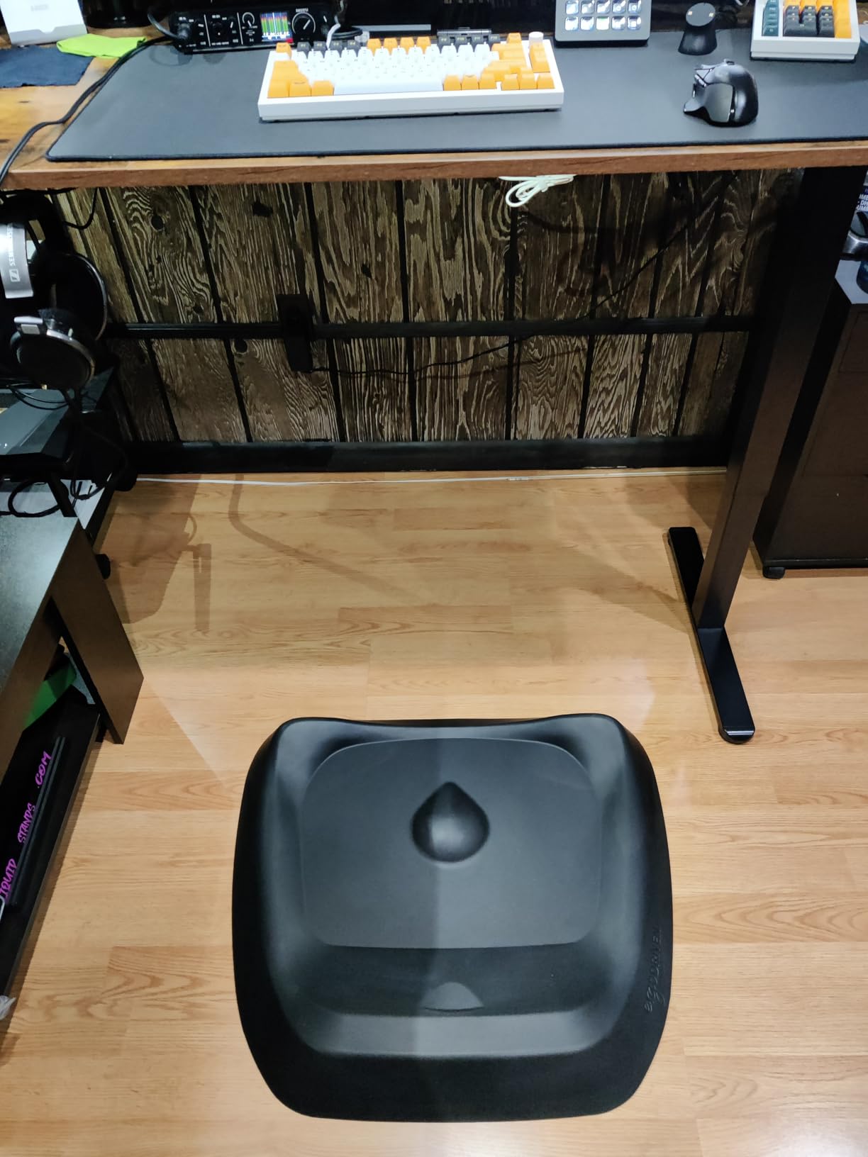Ergodriven Topo Premium Not-Flat Anti-Fatigue Standing Desk Mat, Obsidian Black customer photo 2