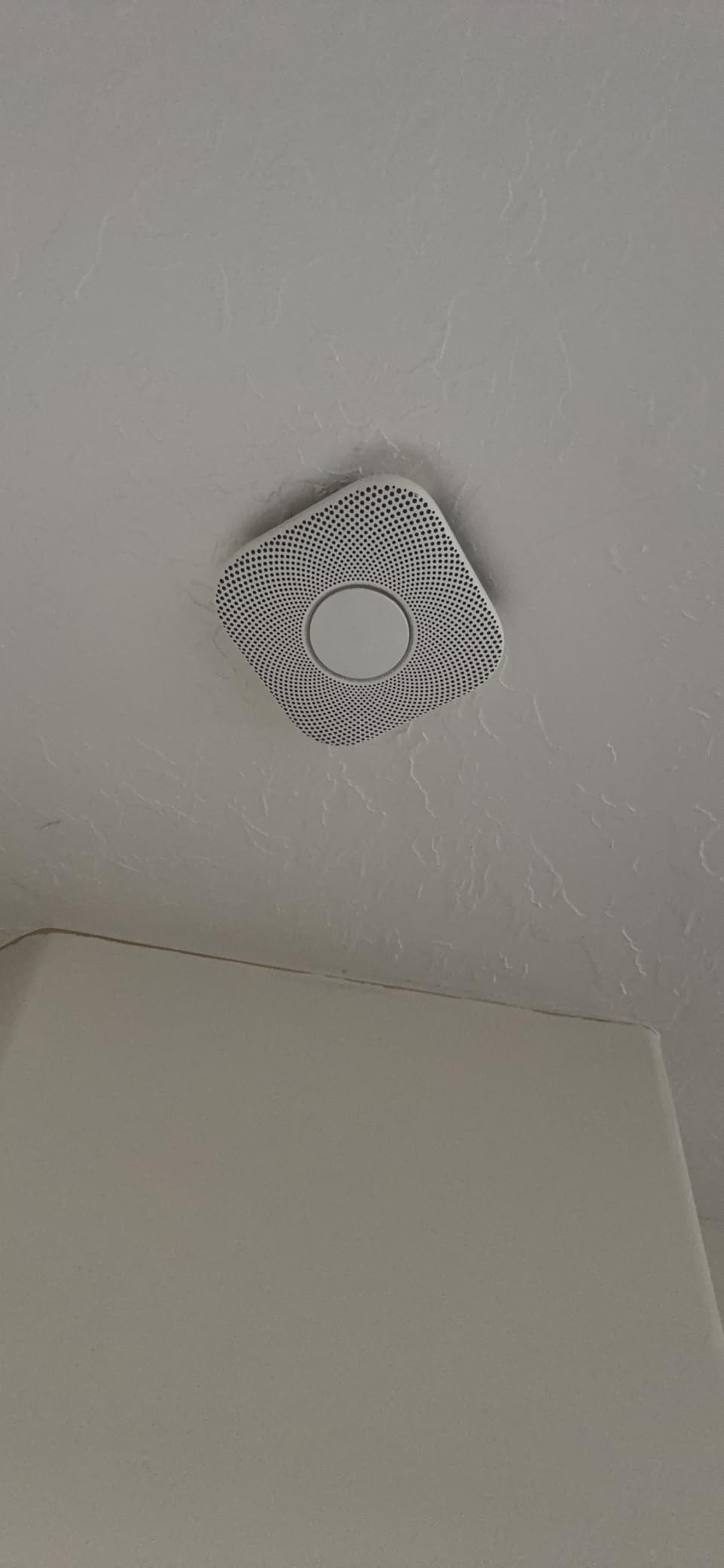Google Nest Protect - Smoke Alarm - Smoke Detector and Carbon Monoxide Detector - Battery Operated, White - S3000BWES customer photo 1