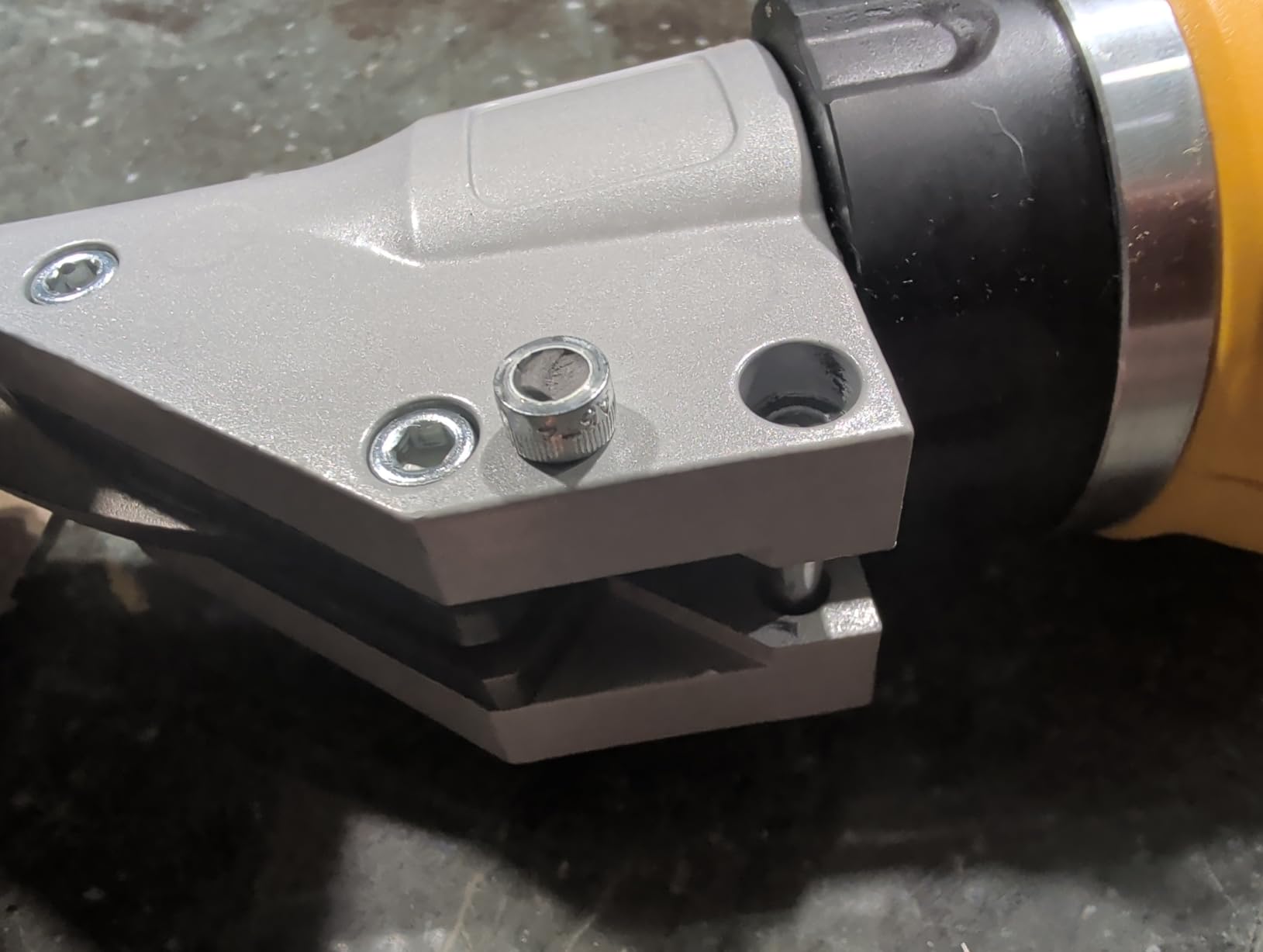 DEWALT 20V MAX Metal Shear/Cutter, Cordless, 360 Degree Pivoting Head, Cuts 14GA Material, Bare Tool Only (DCS494B) customer photo 2