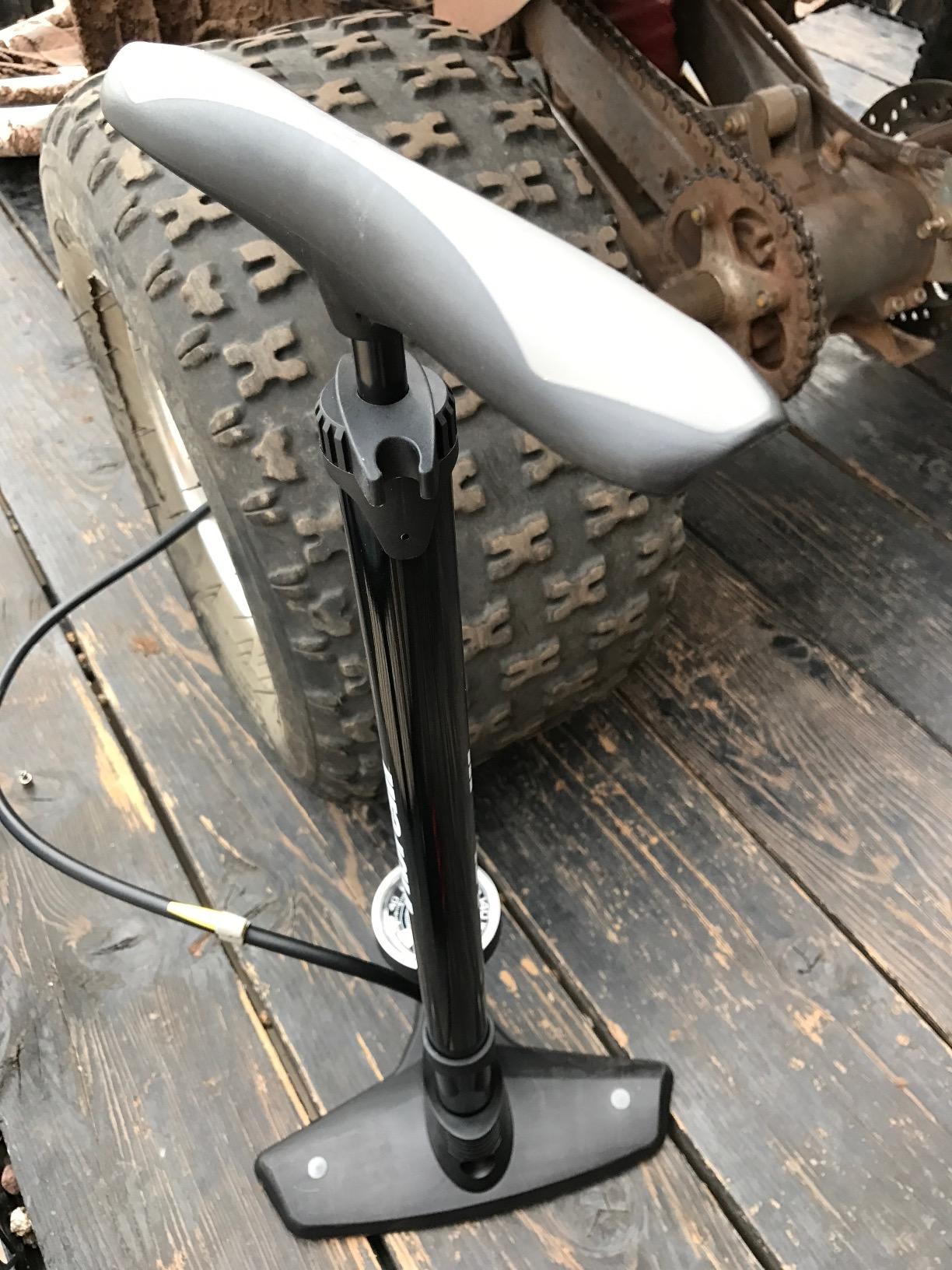 Vibrelli Vibrelli Bike Floor Pump with Gauge - High Pressure 160 PSI - Presta Valve Bike Pump Automatically Switches to Schrader - Bicycle Pump Comes with Glueless Puncture Kit customer photo 1