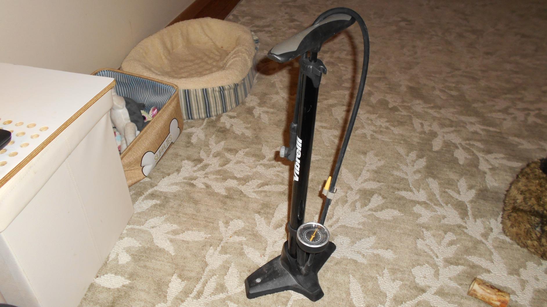 Vibrelli Vibrelli Bike Floor Pump with Gauge - High Pressure 160 PSI - Presta Valve Bike Pump Automatically Switches to Schrader - Bicycle Pump Comes with Glueless Puncture Kit customer photo 2