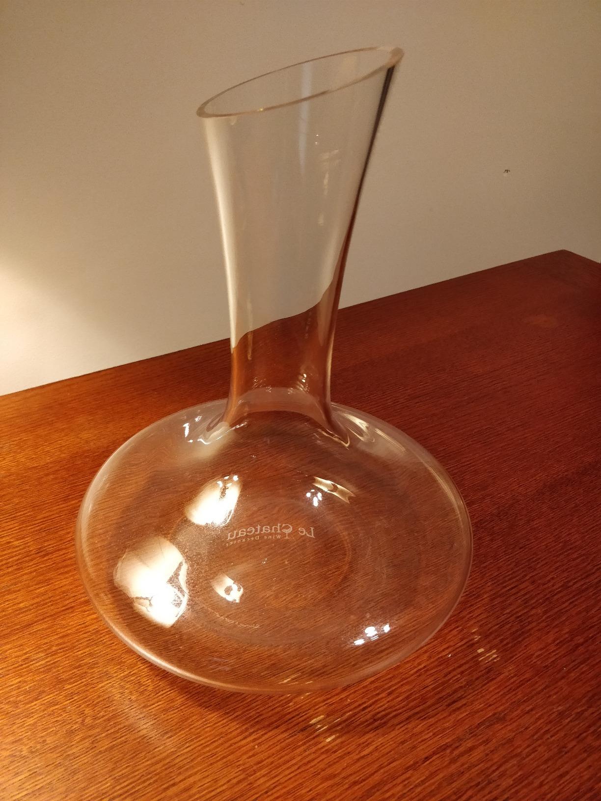 Le Chateau Large Elegant Crystal Wine Decanter with Aerator - 750ml Glass Decanter - Hand-Blown Lead-Free Clear Glass Carafe with Aerator customer photo 2