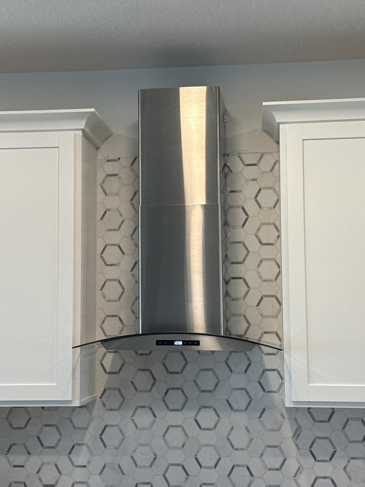 30 in. Vista Coll 380 CFM Ducted Wall Mount Range Hood LED, Stainless Steel | Cosmo COS-668AS750 Soft Touch Controls, 3 Fan Speeds, Glass Visor, Permanent Dishwasher-Safe Baffle Filters customer photo 1